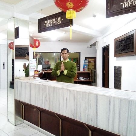 Hotel Merdeka Madiun Exterior photo
