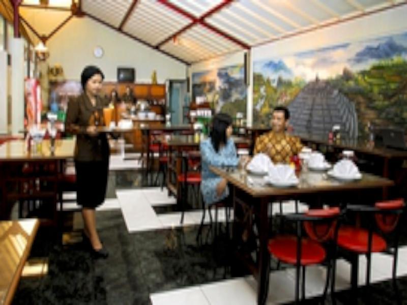 Hotel Merdeka Madiun Exterior photo