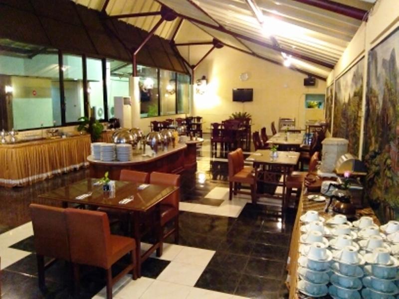 Hotel Merdeka Madiun Exterior photo
