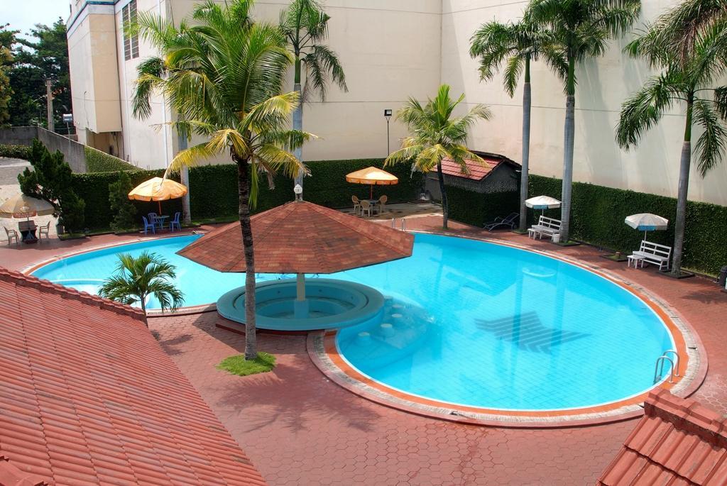 Hotel Merdeka Madiun Exterior photo
