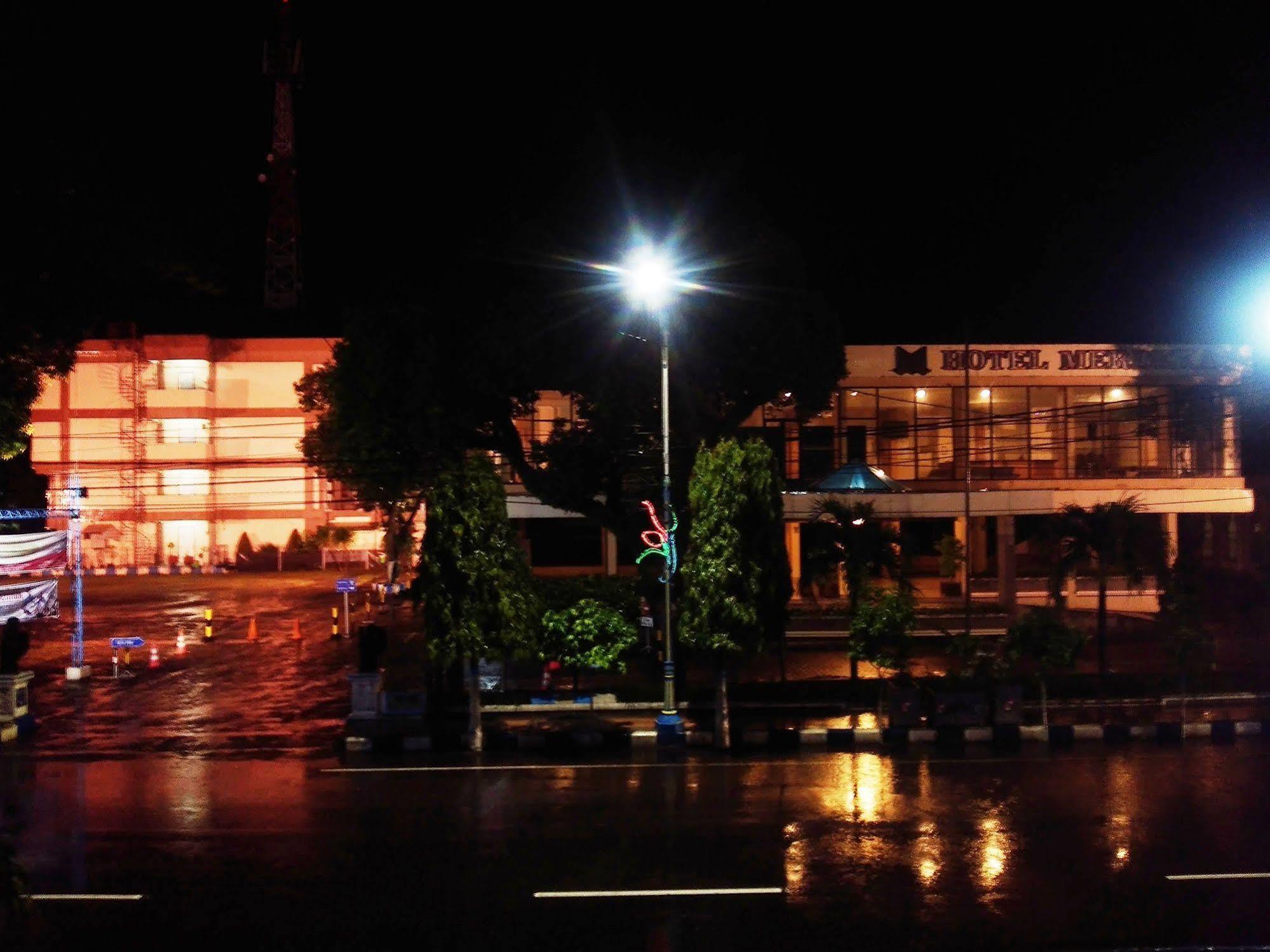 Hotel Merdeka Madiun Exterior photo