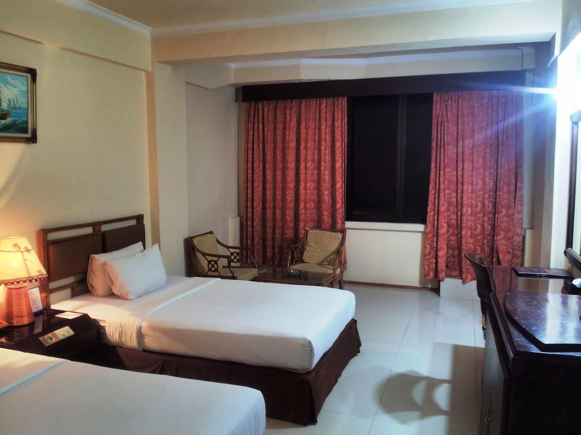 Hotel Merdeka Madiun Exterior photo